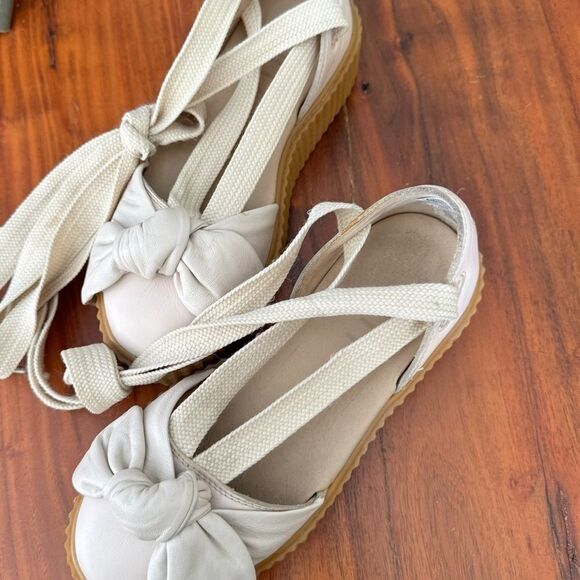 PUMA x FENTY Rhianna Bow Creeper Tie Up Sandals
EUC sz 6.5 - Picture 3 of 11